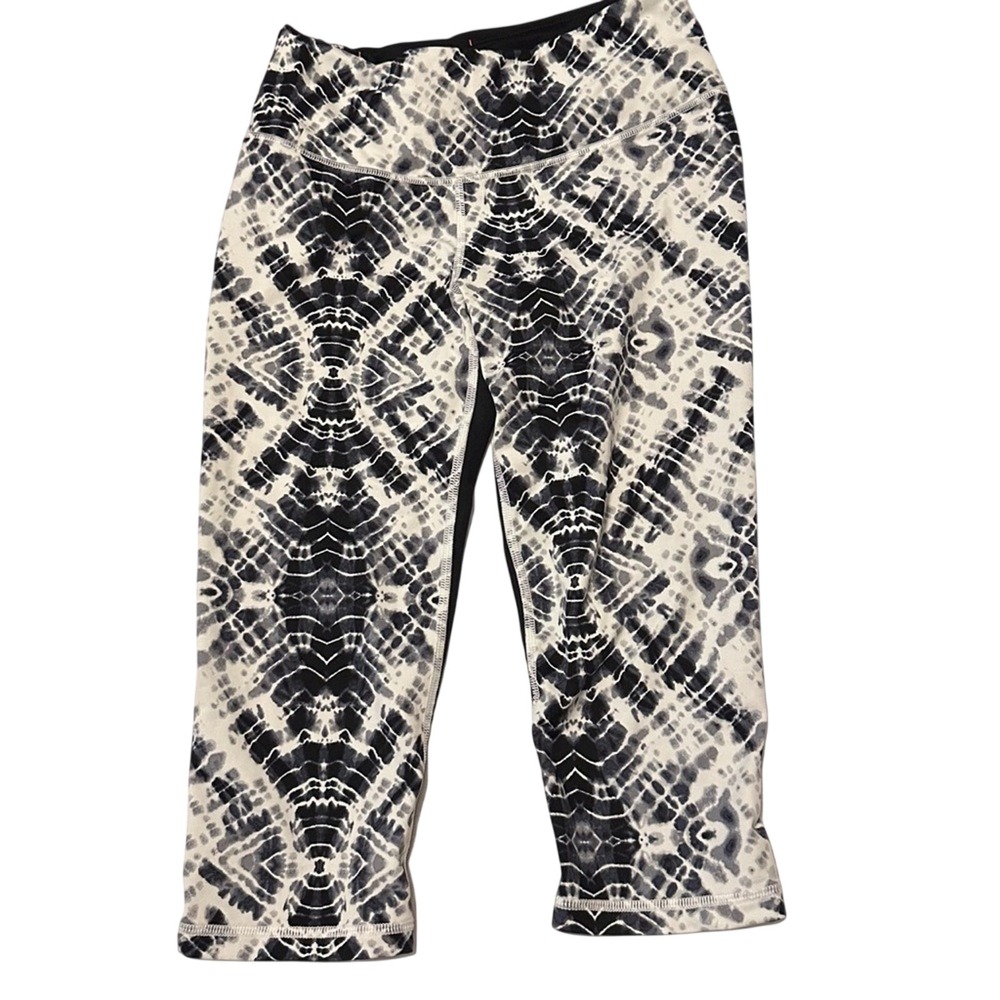 Victorias Secret VSX SPORT Knockout Capri SZ S-Tie Dye Leggings Black White